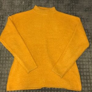 mock turtle neck mustard sweater!!🧡💛